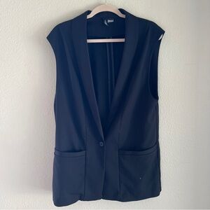 H & M women’s black Vest with Pockets size 12